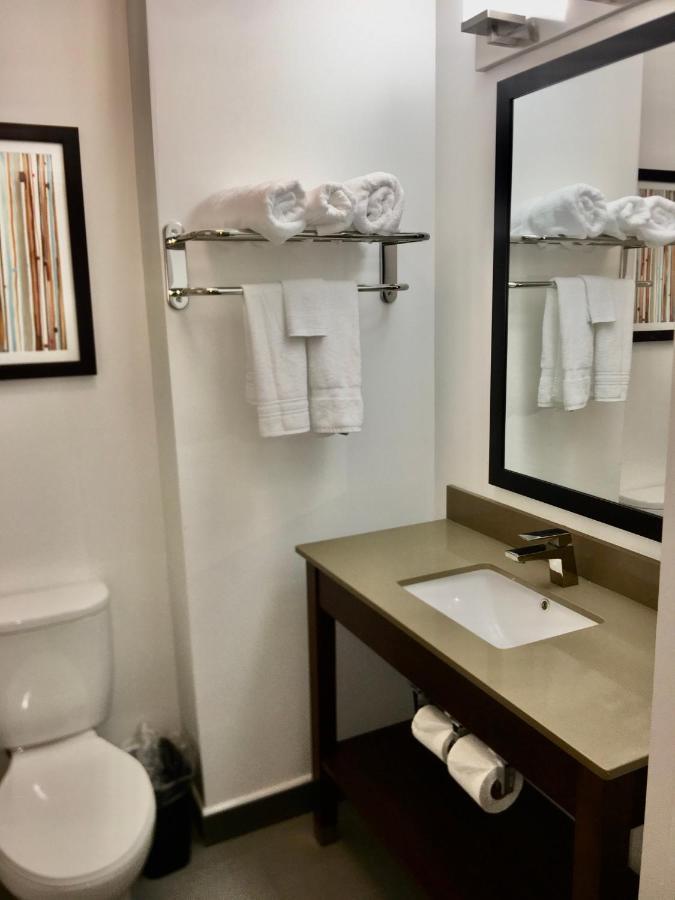 Hotel Wingate By Wyndham Jfk Airport, Far Rockaway Ny à New York Extérieur photo